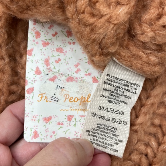 Free People Papaya Chunky Sweater. Size Small. NWT - Picture 8 of 9